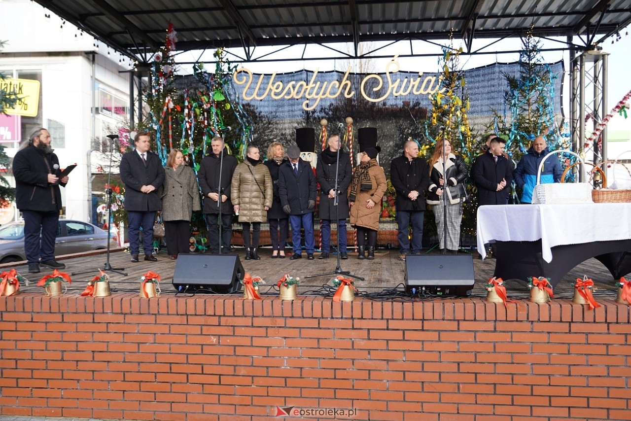Miejska Wigilia na Placu Wolności w Ostrołęce [2112.2024] - zdjęcie #63 - eOstroleka.pl