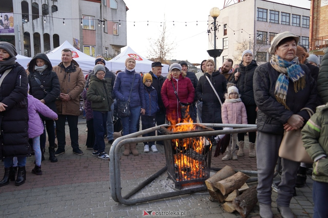 Miejska Wigilia na Placu Wolności w Ostrołęce [2112.2024] - zdjęcie #58 - eOstroleka.pl