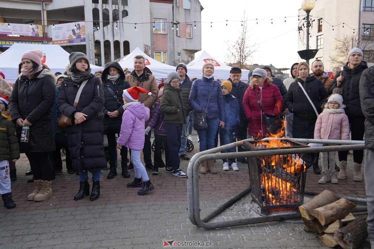 Miejska Wigilia na Placu Wolności w Ostrołęce [2112.2024] - zdjęcie #57 - eOstroleka.pl