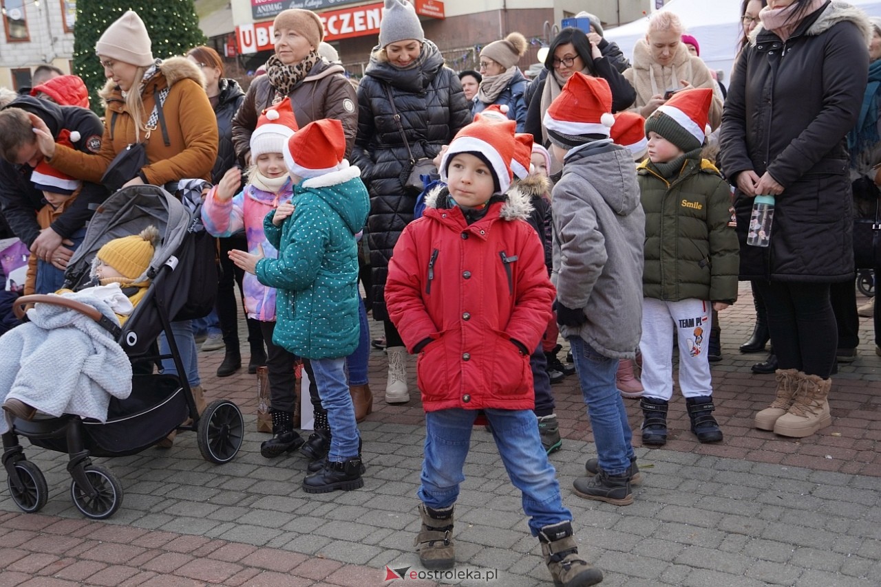 Miejska Wigilia na Placu Wolności w Ostrołęce [2112.2024] - zdjęcie #56 - eOstroleka.pl