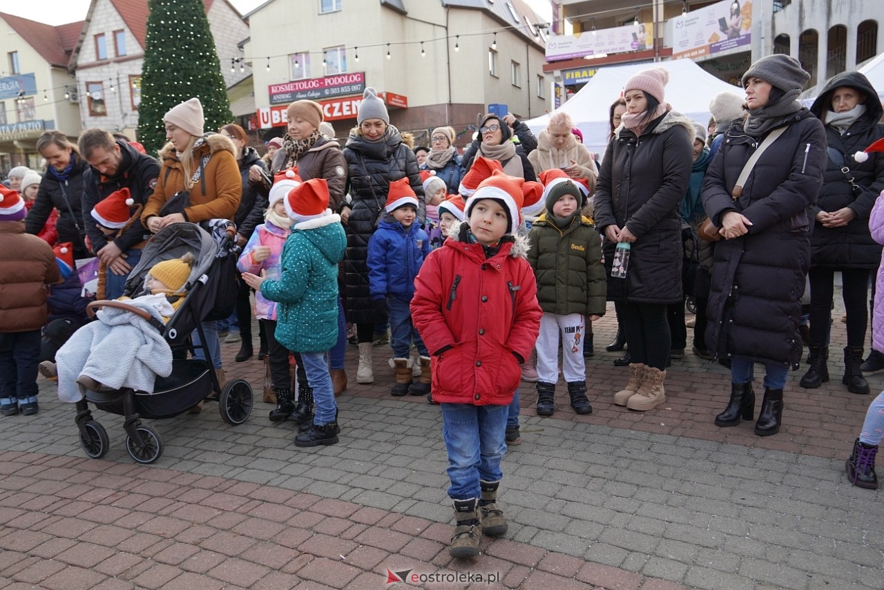 Miejska Wigilia na Placu Wolności w Ostrołęce [2112.2024] - zdjęcie #55 - eOstroleka.pl