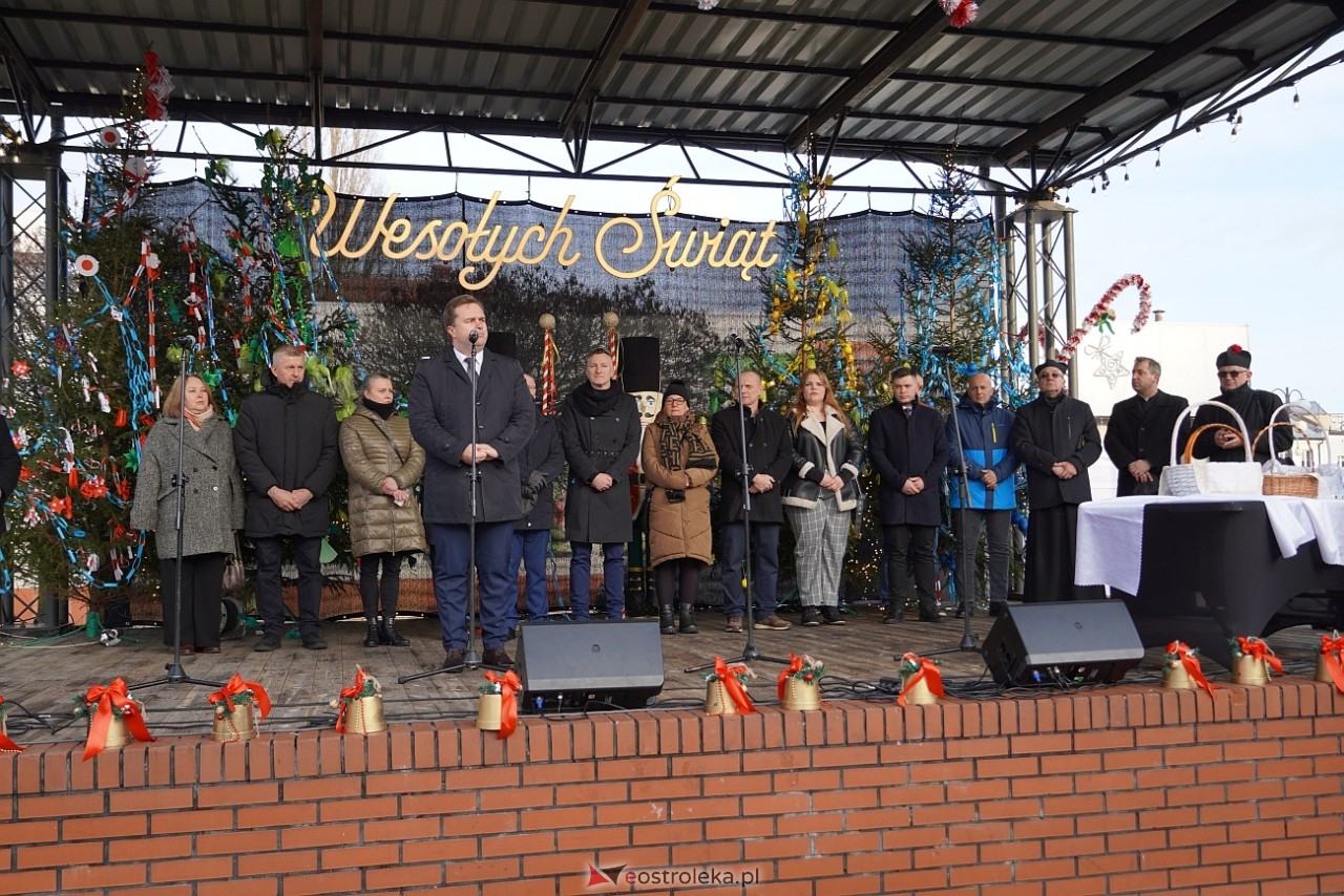 Miejska Wigilia na Placu Wolności w Ostrołęce [2112.2024] - zdjęcie #49 - eOstroleka.pl