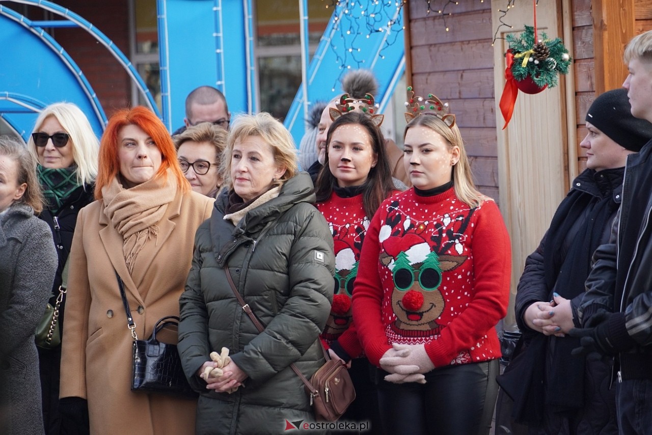 Miejska Wigilia na Placu Wolności w Ostrołęce [2112.2024] - zdjęcie #48 - eOstroleka.pl