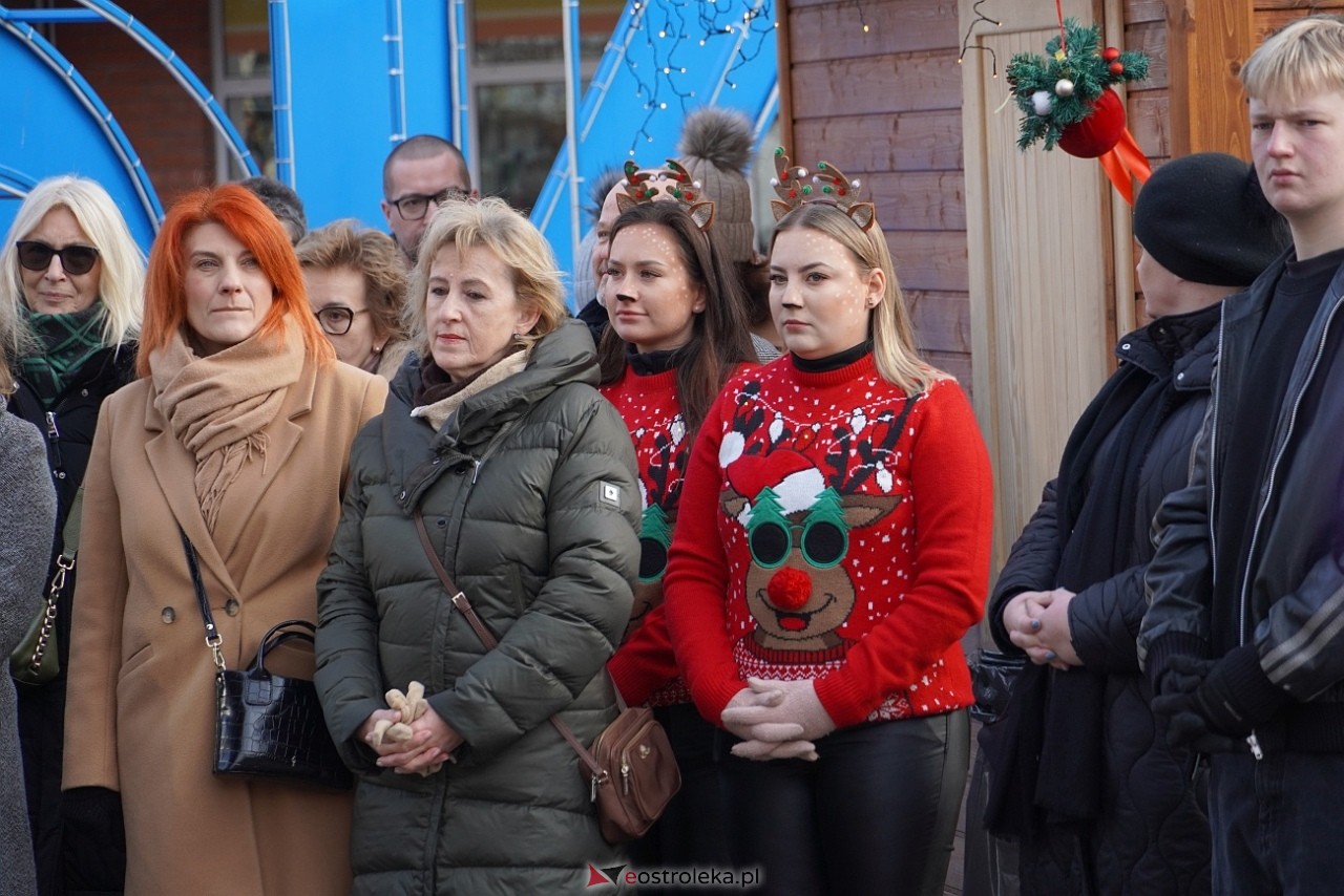 Miejska Wigilia na Placu Wolności w Ostrołęce [2112.2024] - zdjęcie #47 - eOstroleka.pl
