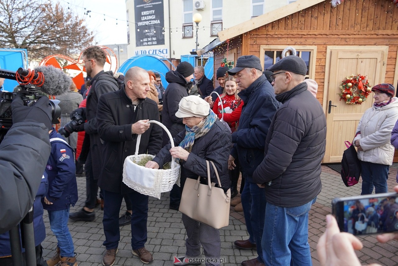 Miejska Wigilia na Placu Wolności w Ostrołęce [2112.2024] - zdjęcie #46 - eOstroleka.pl