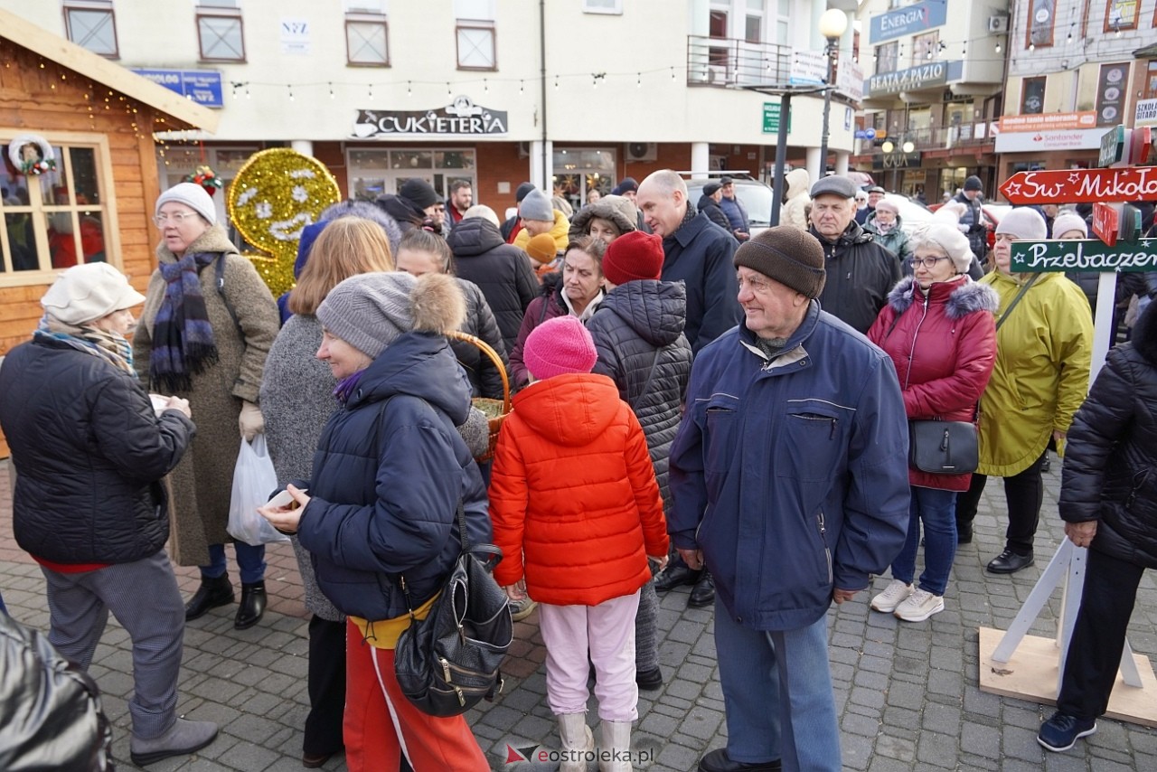 Miejska Wigilia na Placu Wolności w Ostrołęce [2112.2024] - zdjęcie #44 - eOstroleka.pl