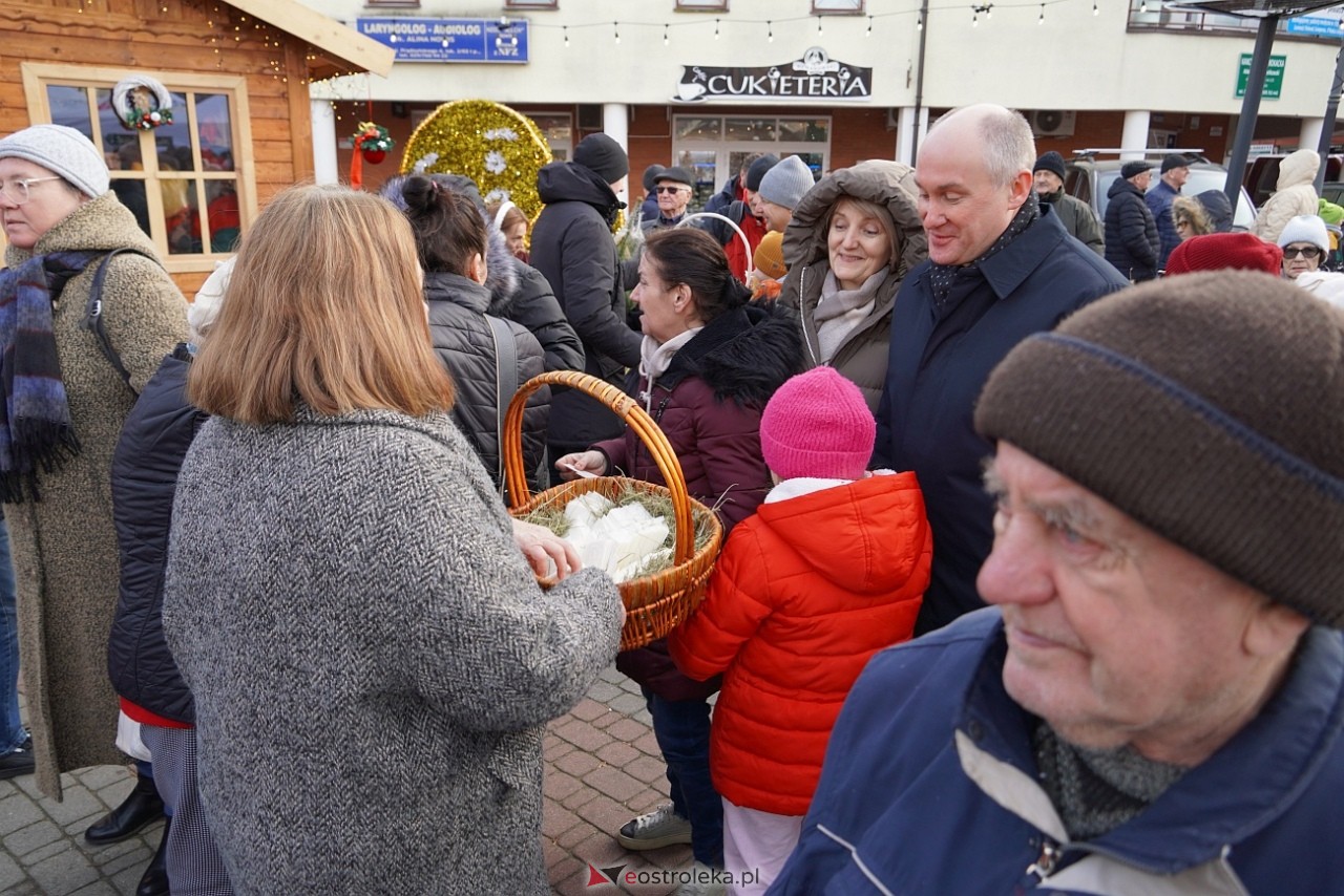 Miejska Wigilia na Placu Wolności w Ostrołęce [2112.2024] - zdjęcie #43 - eOstroleka.pl