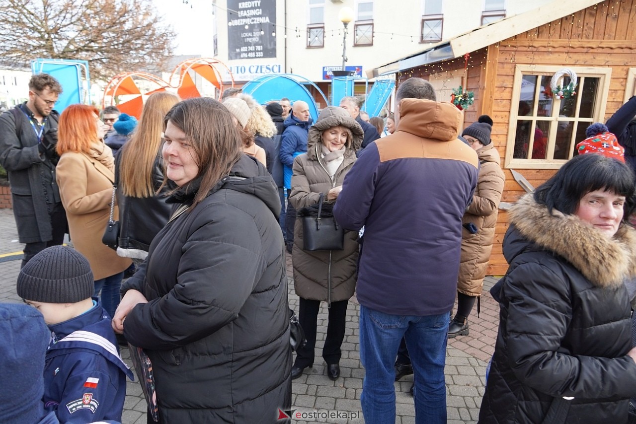 Miejska Wigilia na Placu Wolności w Ostrołęce [2112.2024] - zdjęcie #40 - eOstroleka.pl