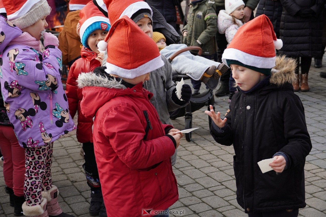 Miejska Wigilia na Placu Wolności w Ostrołęce [2112.2024] - zdjęcie #39 - eOstroleka.pl