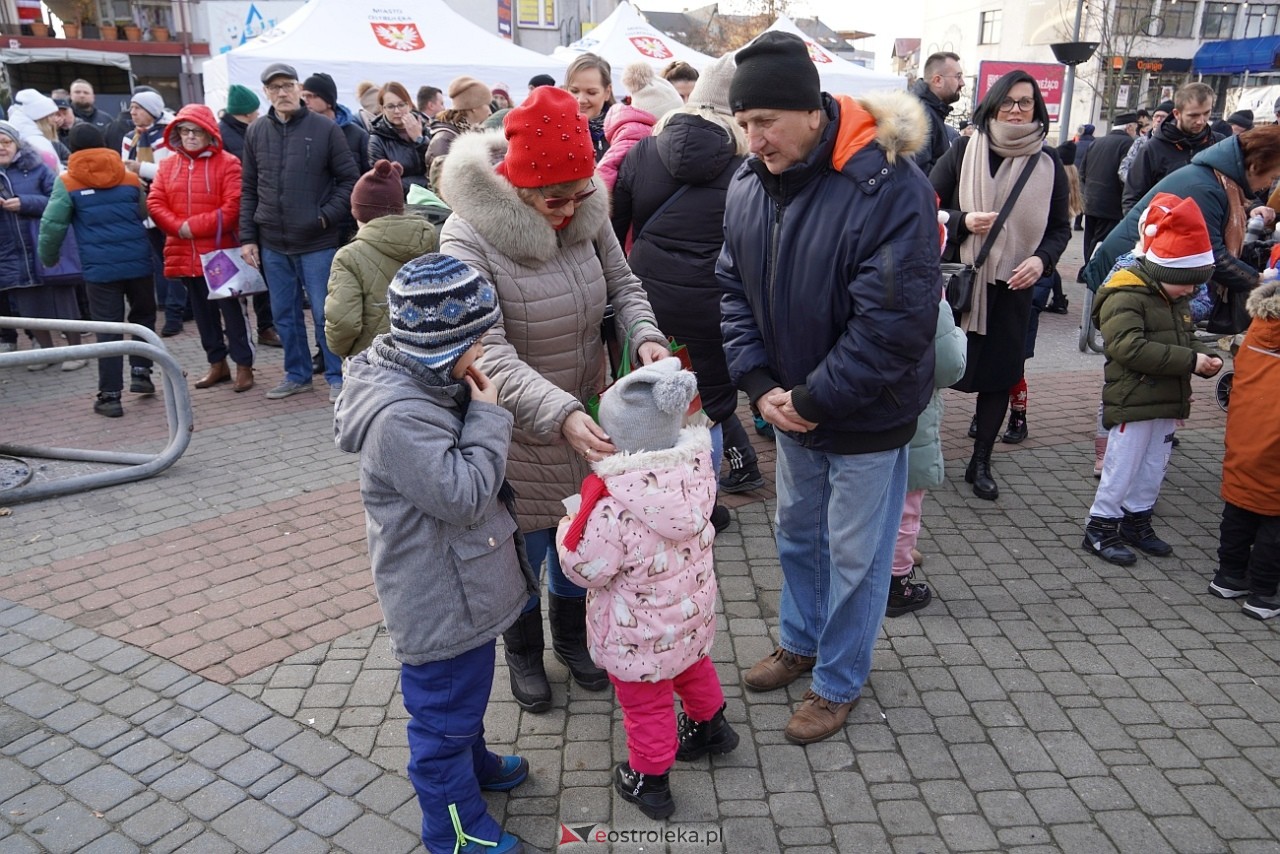 Miejska Wigilia na Placu Wolności w Ostrołęce [2112.2024] - zdjęcie #35 - eOstroleka.pl
