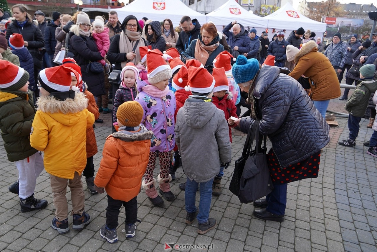 Miejska Wigilia na Placu Wolności w Ostrołęce [2112.2024] - zdjęcie #34 - eOstroleka.pl