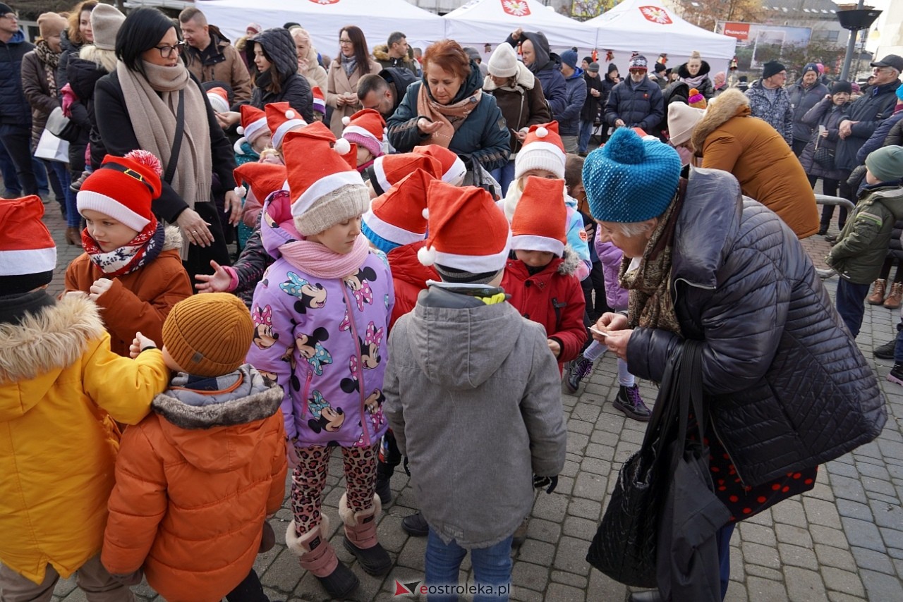 Miejska Wigilia na Placu Wolności w Ostrołęce [2112.2024] - zdjęcie #33 - eOstroleka.pl