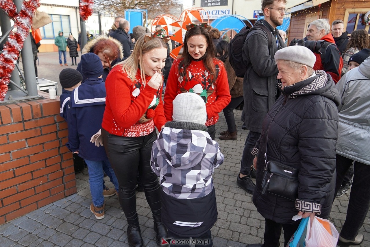 Miejska Wigilia na Placu Wolności w Ostrołęce [2112.2024] - zdjęcie #31 - eOstroleka.pl