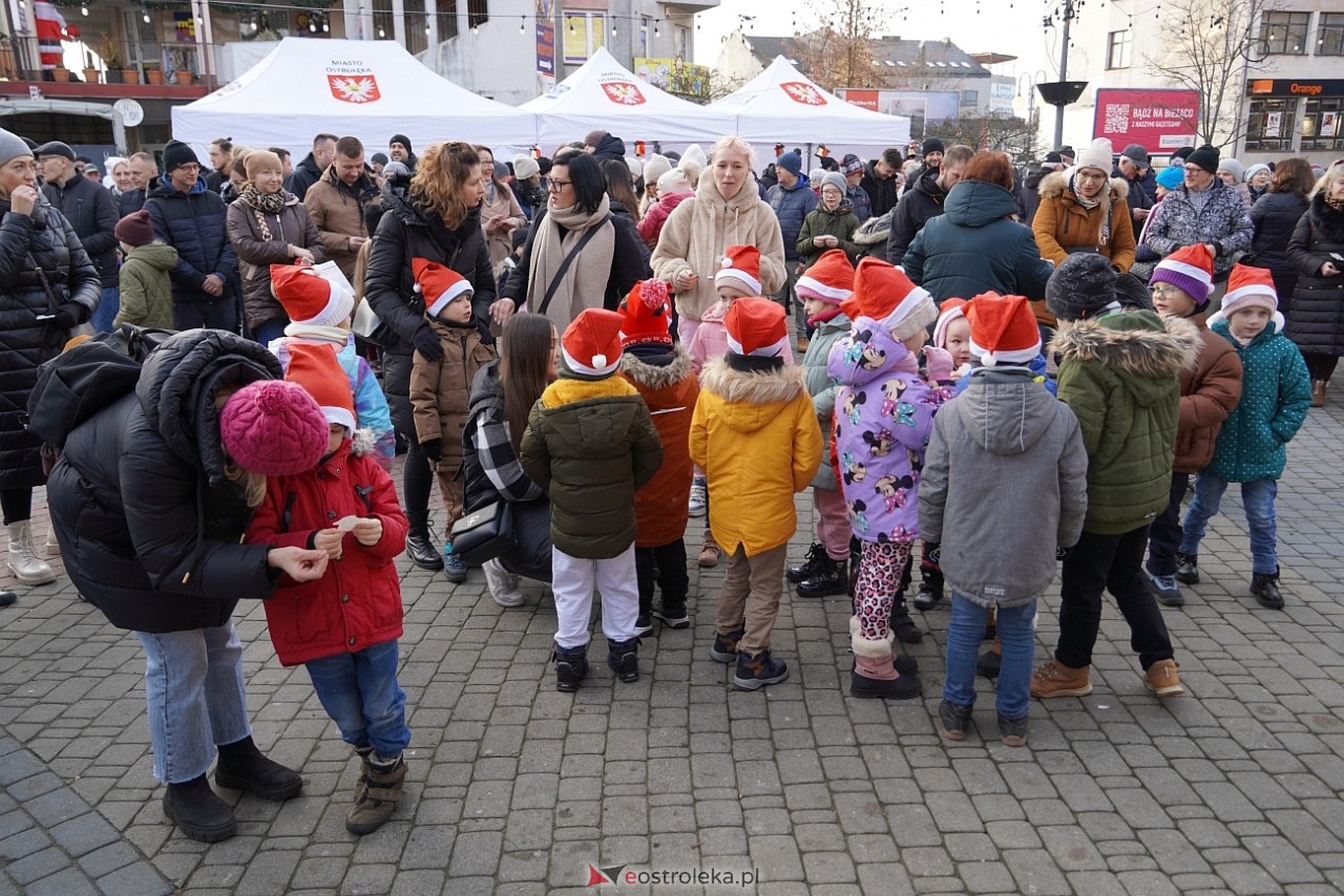 Miejska Wigilia na Placu Wolności w Ostrołęce [2112.2024] - zdjęcie #28 - eOstroleka.pl