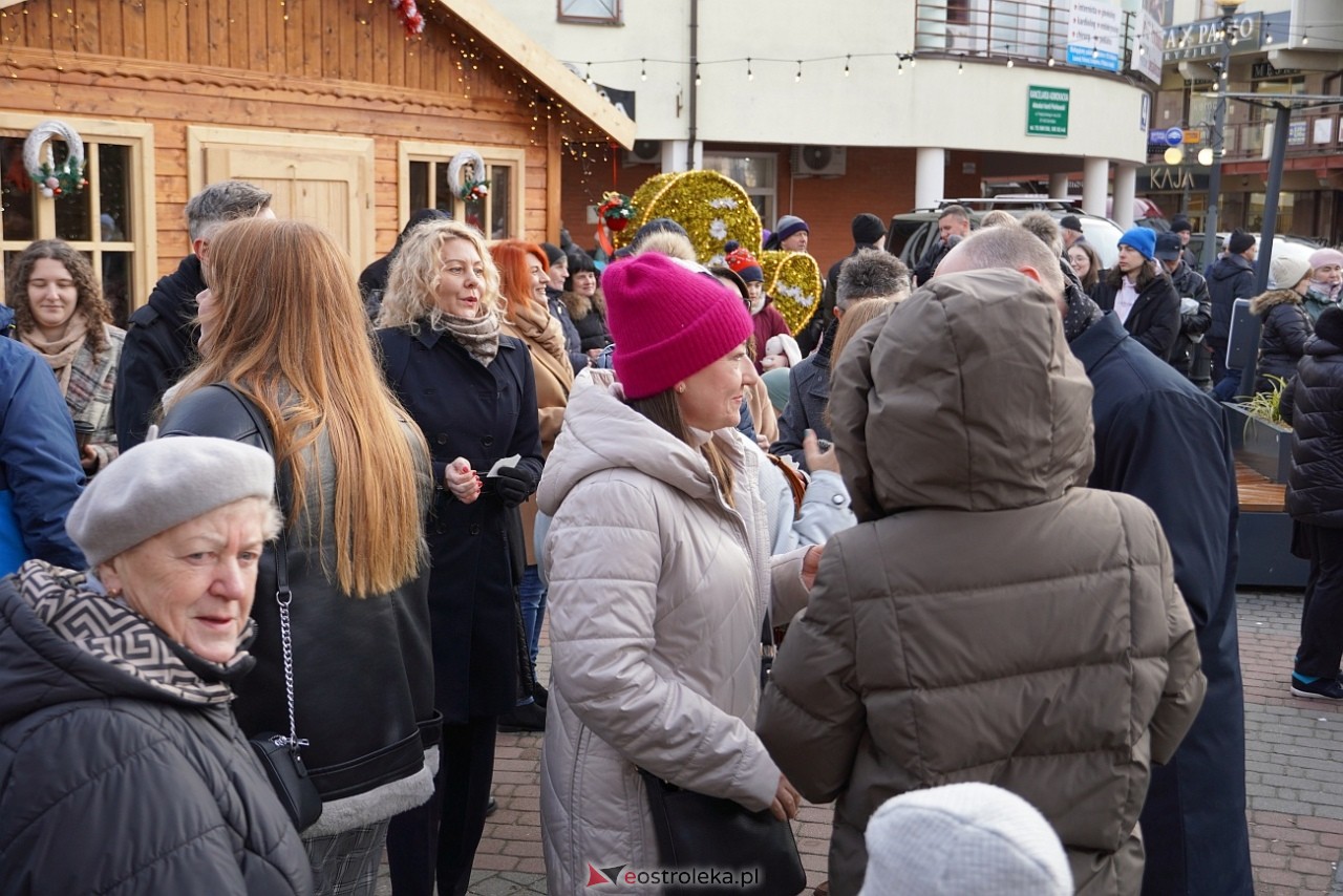 Miejska Wigilia na Placu Wolności w Ostrołęce [2112.2024] - zdjęcie #27 - eOstroleka.pl