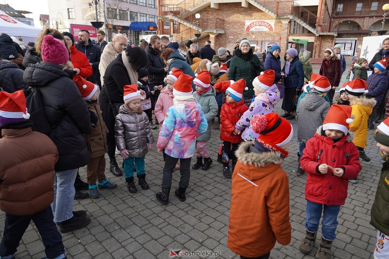 Miejska Wigilia na Placu Wolności w Ostrołęce [2112.2024] - zdjęcie #24 - eOstroleka.pl