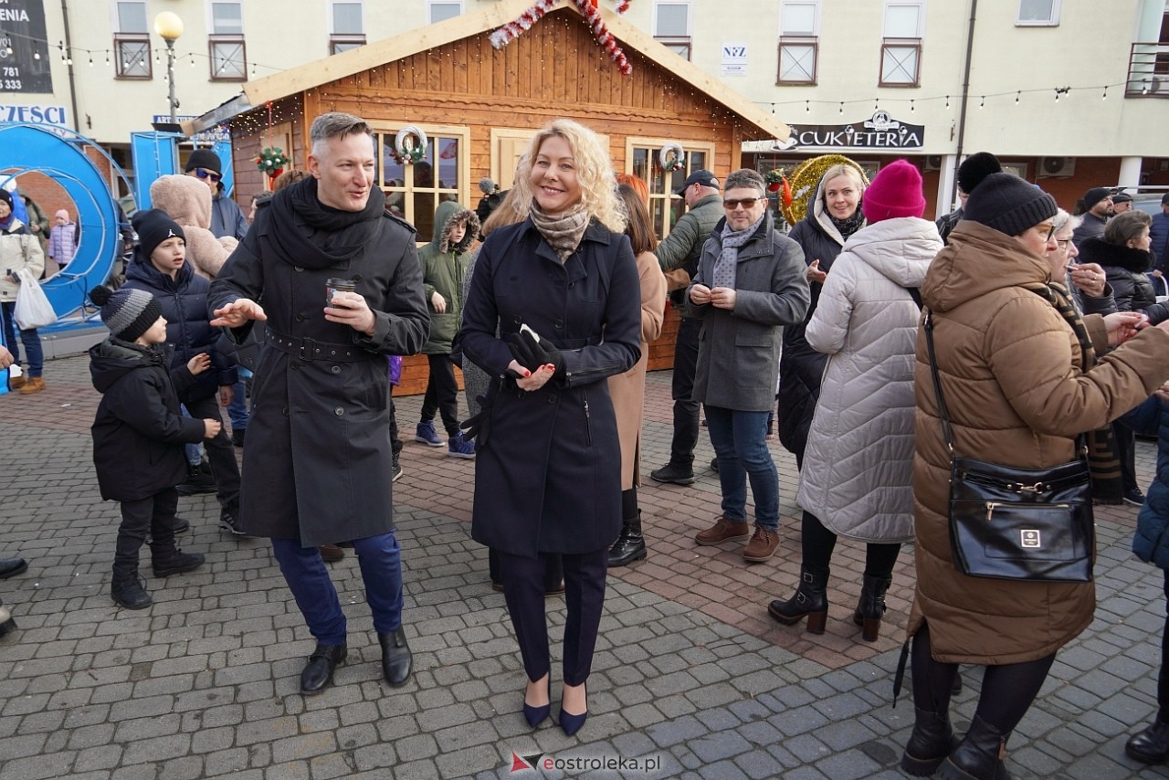 Miejska Wigilia na Placu Wolności w Ostrołęce [2112.2024] - zdjęcie #23 - eOstroleka.pl