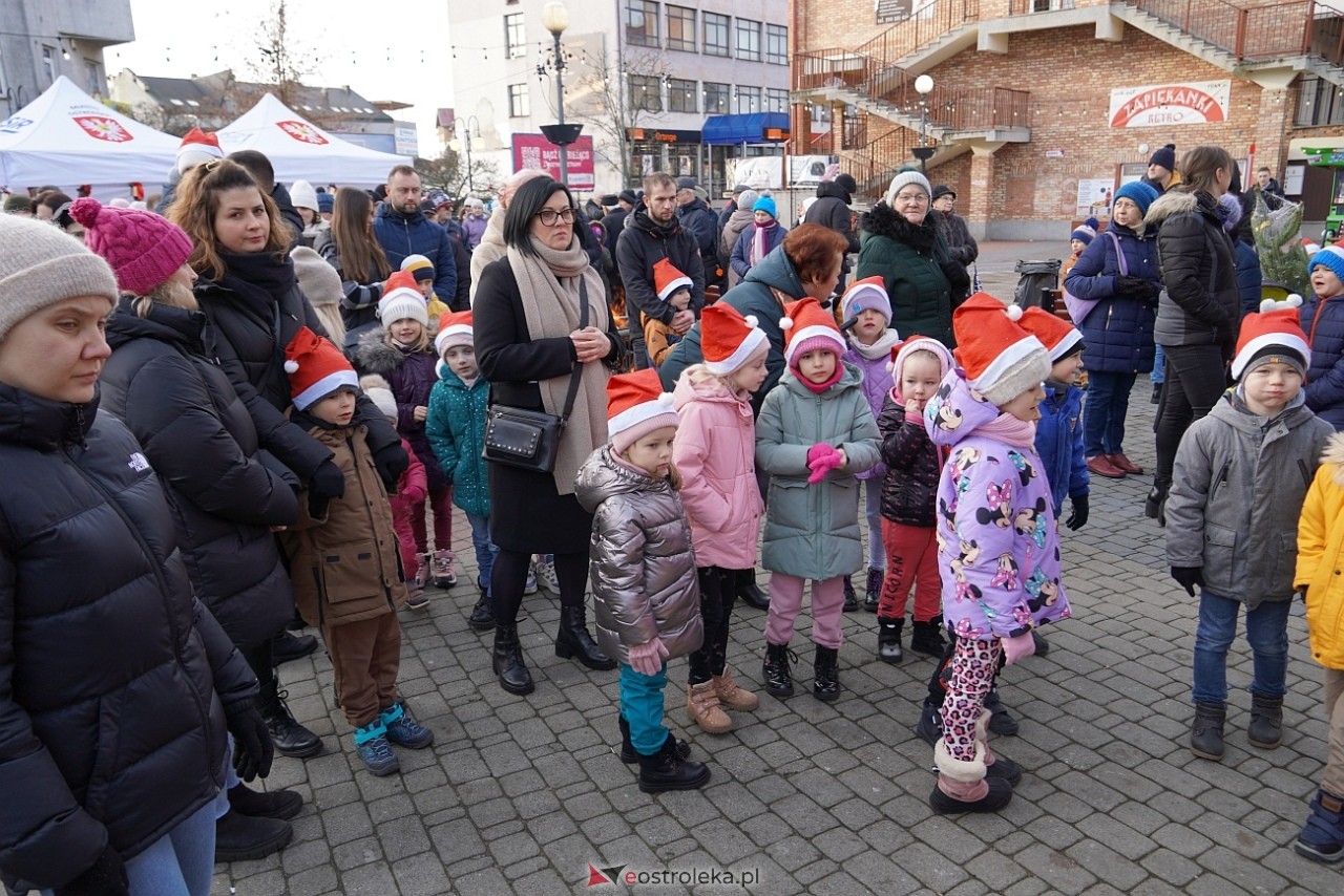 Miejska Wigilia na Placu Wolności w Ostrołęce [2112.2024] - zdjęcie #22 - eOstroleka.pl
