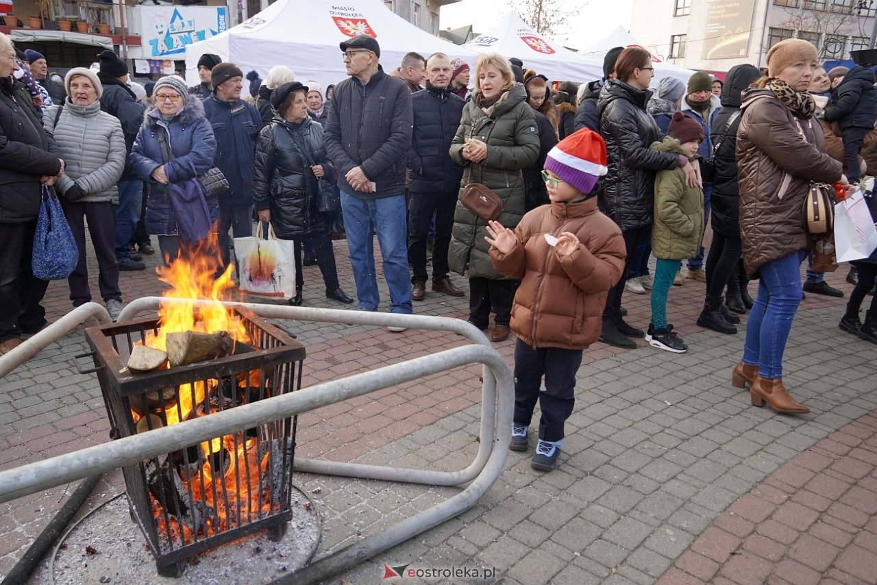 Miejska Wigilia na Placu Wolności w Ostrołęce [2112.2024] - zdjęcie #21 - eOstroleka.pl