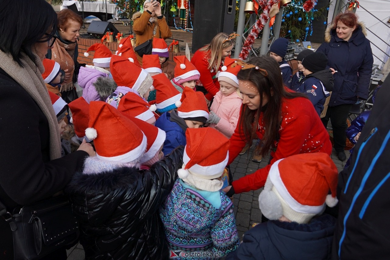 Miejska Wigilia na Placu Wolności w Ostrołęce [2112.2024] - zdjęcie #16 - eOstroleka.pl