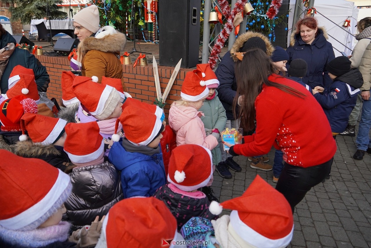 Miejska Wigilia na Placu Wolności w Ostrołęce [2112.2024] - zdjęcie #15 - eOstroleka.pl