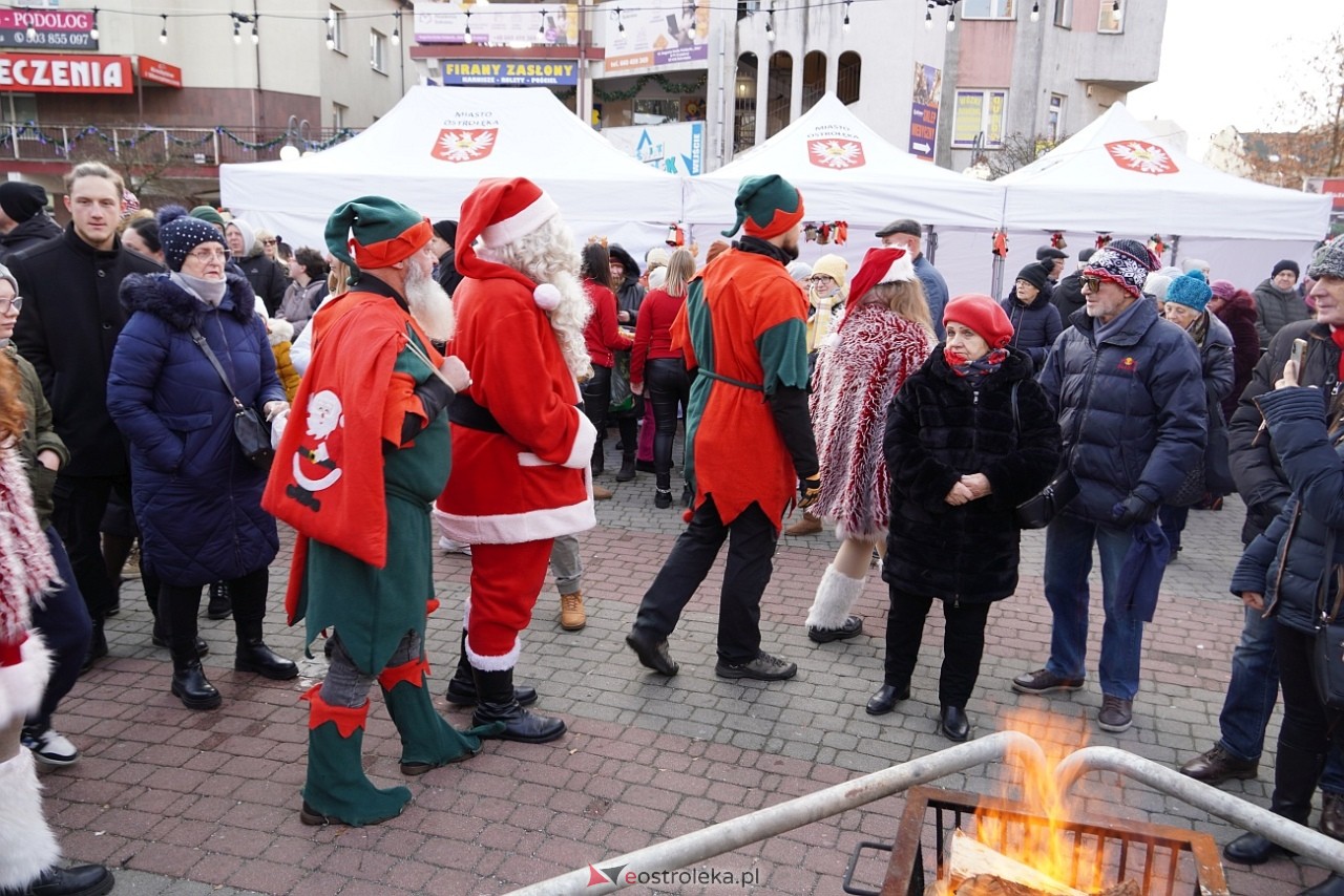 Miejska Wigilia na Placu Wolności w Ostrołęce [2112.2024] - zdjęcie #13 - eOstroleka.pl