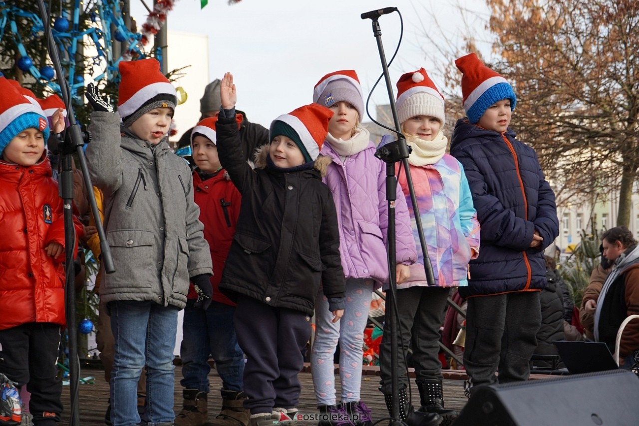 Miejska Wigilia na Placu Wolności w Ostrołęce [2112.2024] - zdjęcie #6 - eOstroleka.pl