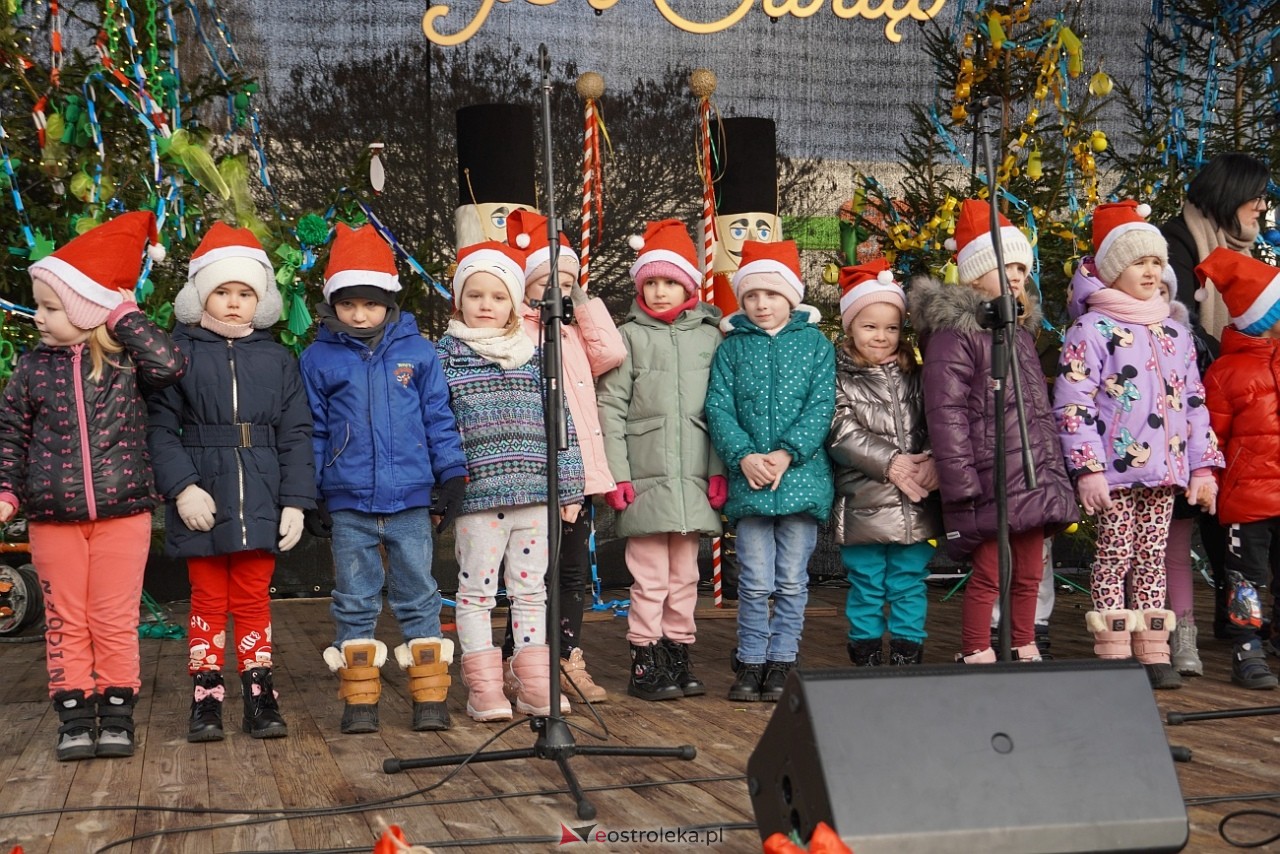 Miejska Wigilia na Placu Wolności w Ostrołęce [2112.2024] - zdjęcie #4 - eOstroleka.pl