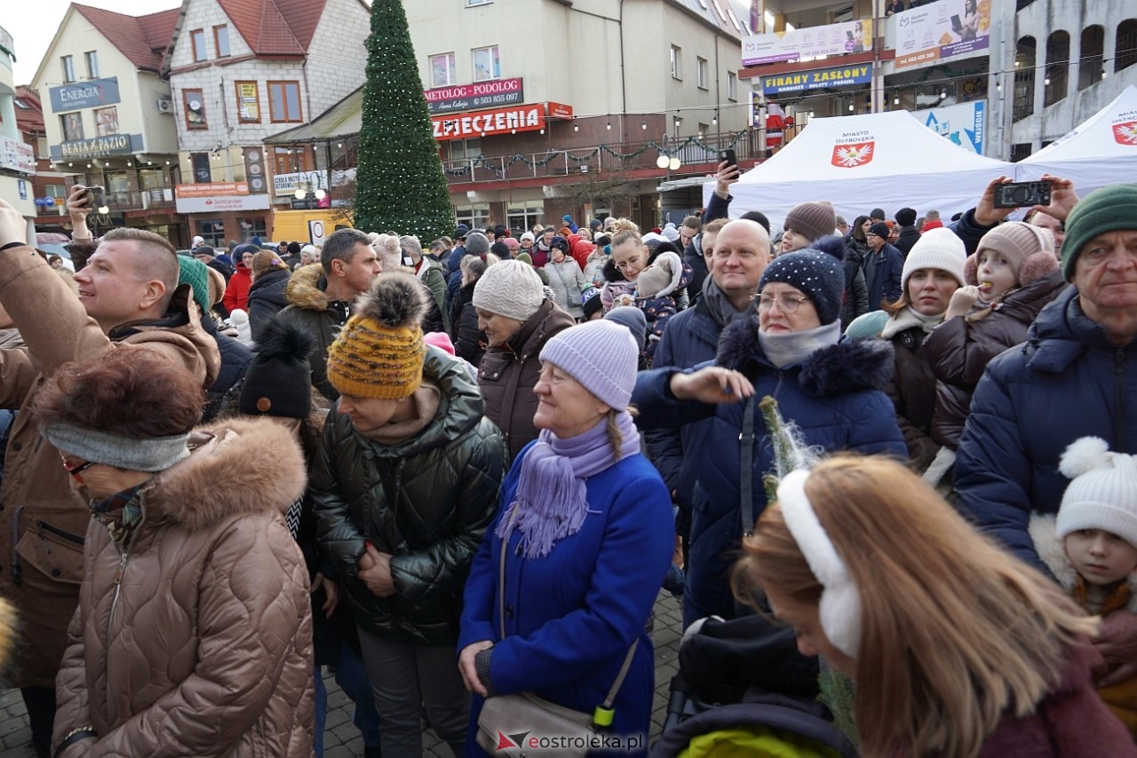 Miejska Wigilia na Placu Wolności w Ostrołęce [2112.2024] - zdjęcie #2 - eOstroleka.pl