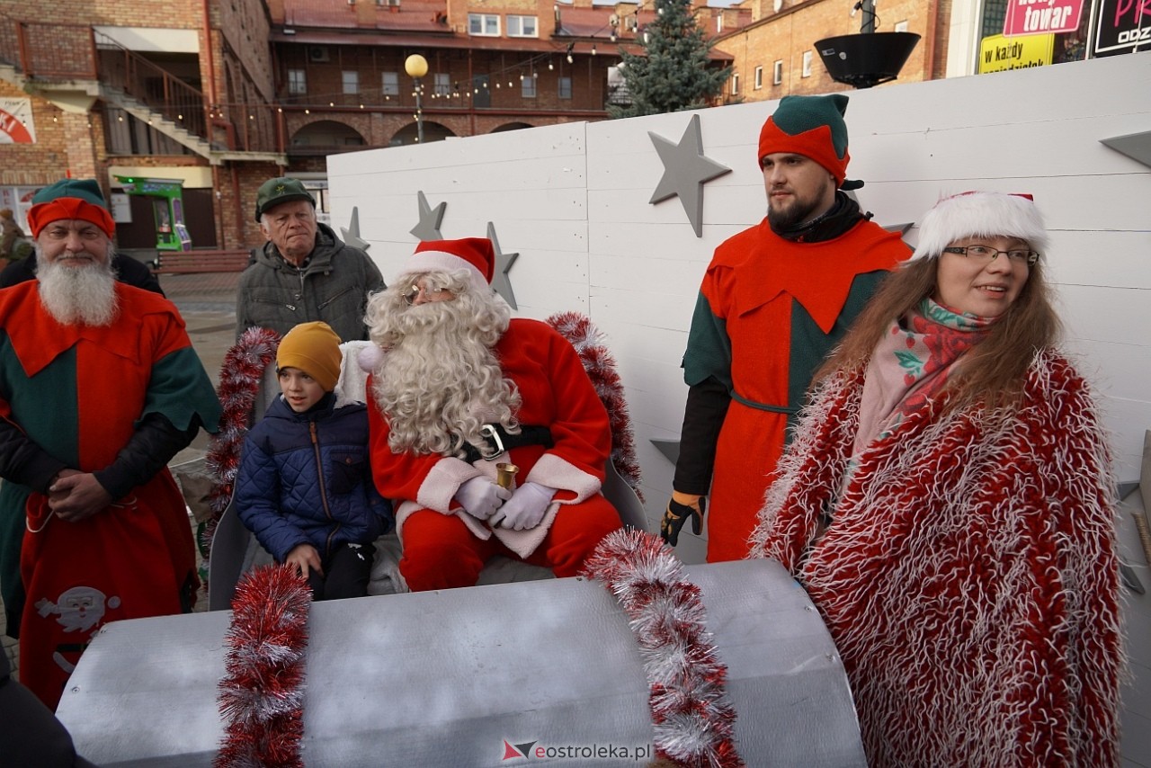 Miejska Wigilia na Placu Wolności w Ostrołęce [2112.2024] - zdjęcie #1 - eOstroleka.pl