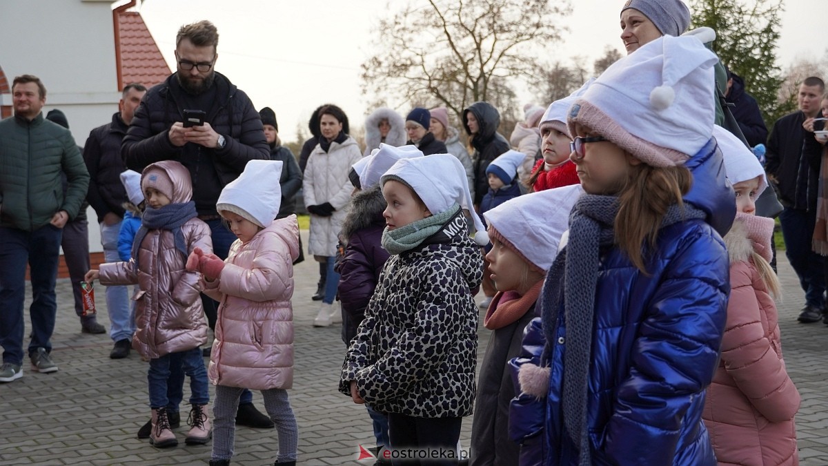 Jarmark Bożonarodzeniowy w Czerwinie [21.12.2024] - zdjęcie #75 - eOstroleka.pl