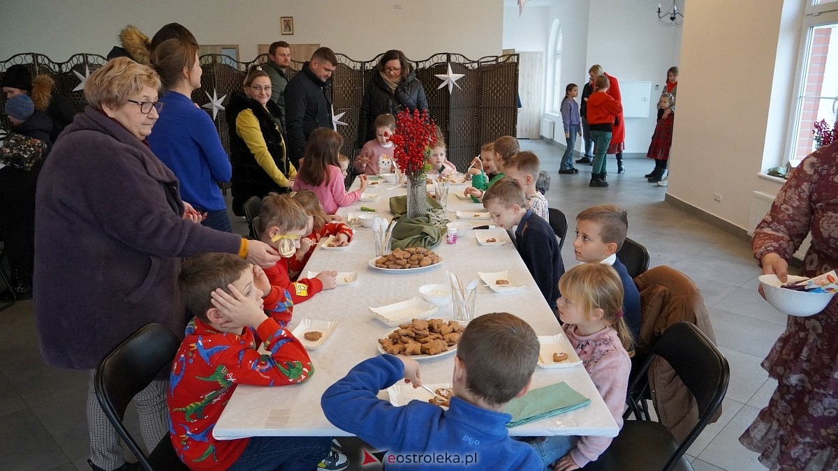 Jarmark Bożonarodzeniowy w Czerwinie [21.12.2024] - zdjęcie #25 - eOstroleka.pl