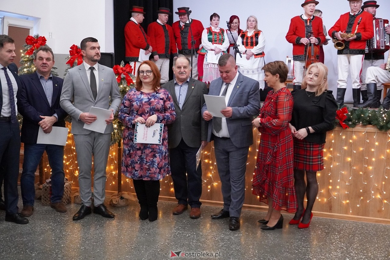 Spotkanie opłatkowe dla mieszkańców gminy Lelis [22.12.2024] - zdjęcie #73 - eOstroleka.pl
