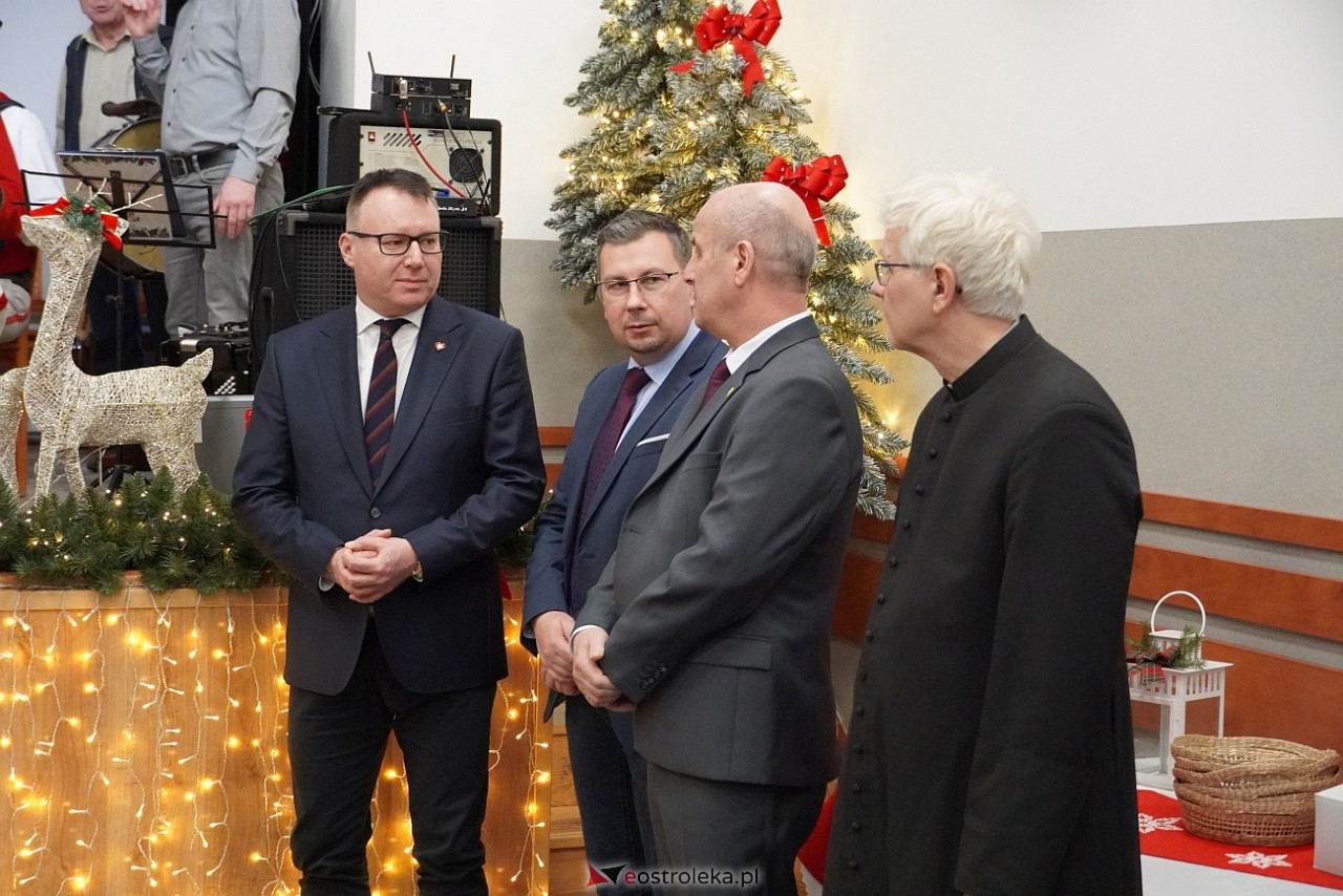 Spotkanie opłatkowe dla mieszkańców gminy Lelis [22.12.2024] - zdjęcie #72 - eOstroleka.pl