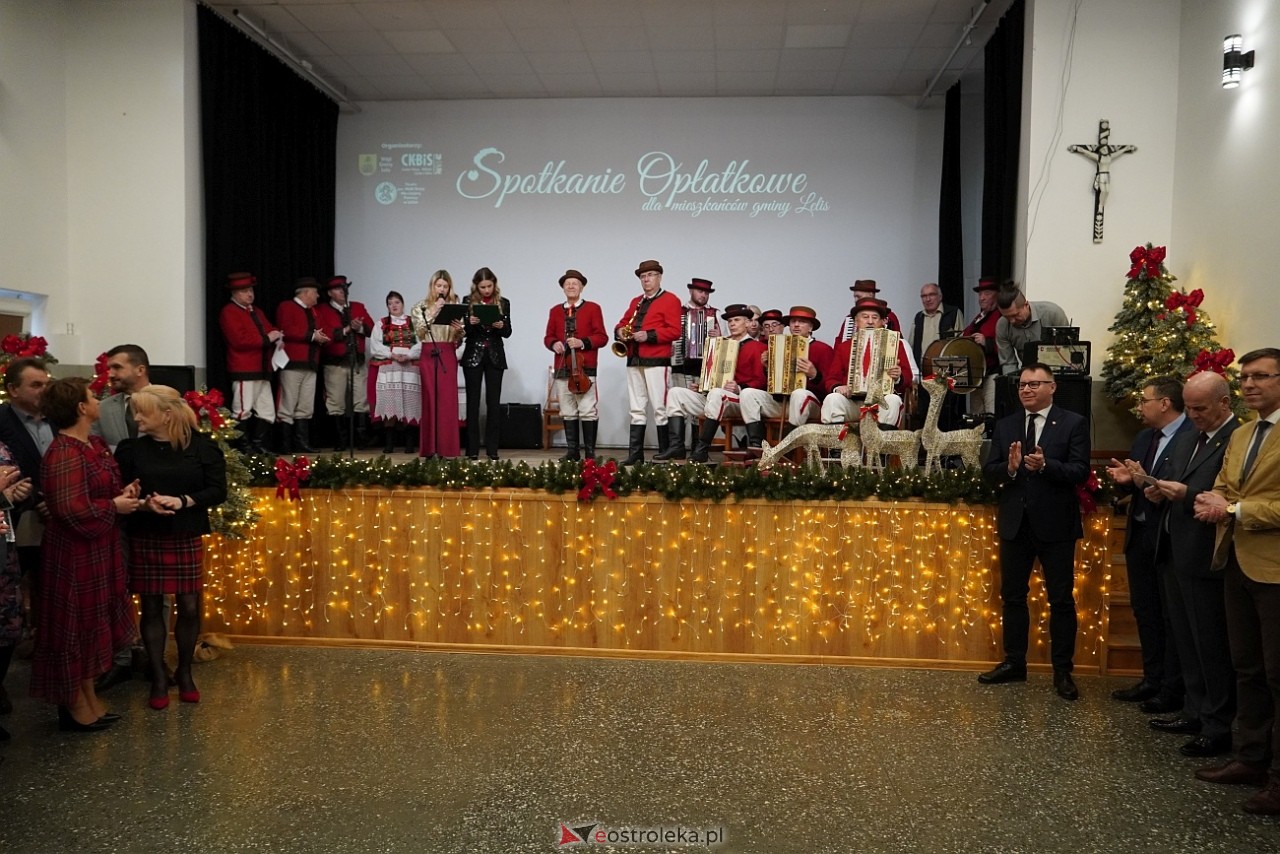 Spotkanie opłatkowe dla mieszkańców gminy Lelis [22.12.2024] - zdjęcie #57 - eOstroleka.pl