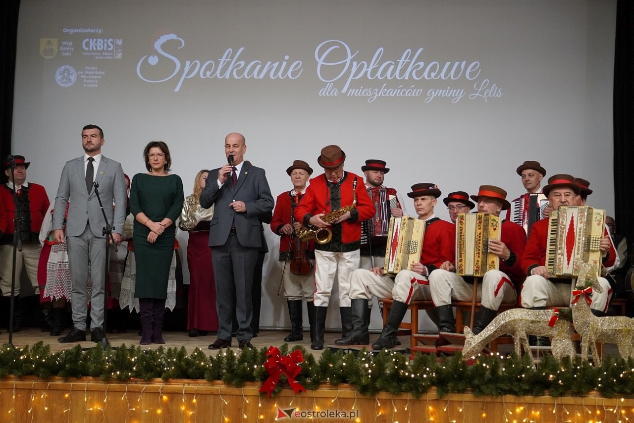 Spotkanie opłatkowe dla mieszkańców gminy Lelis [22.12.2024] - zdjęcie #49 - eOstroleka.pl