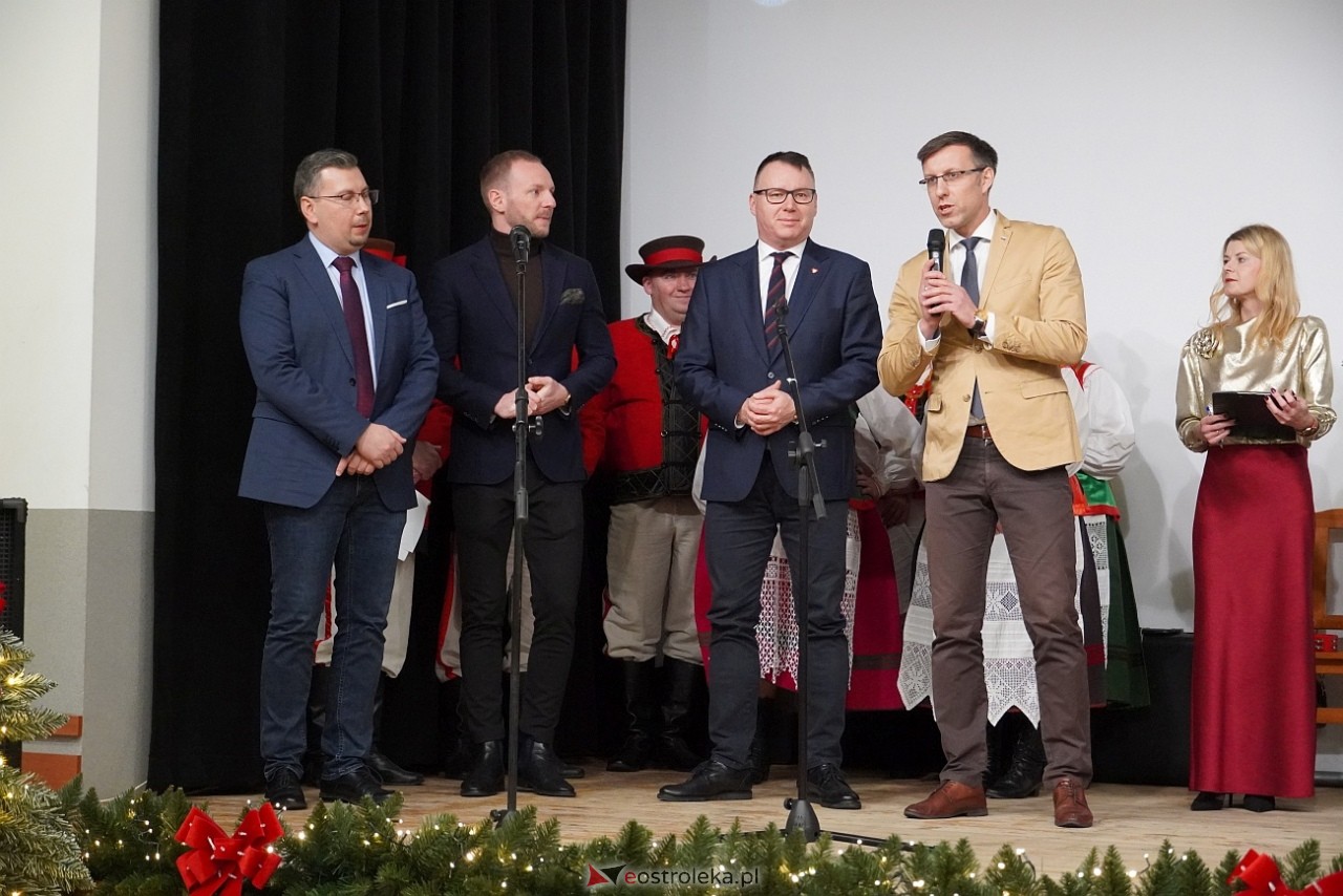 Spotkanie opłatkowe dla mieszkańców gminy Lelis [22.12.2024] - zdjęcie #45 - eOstroleka.pl