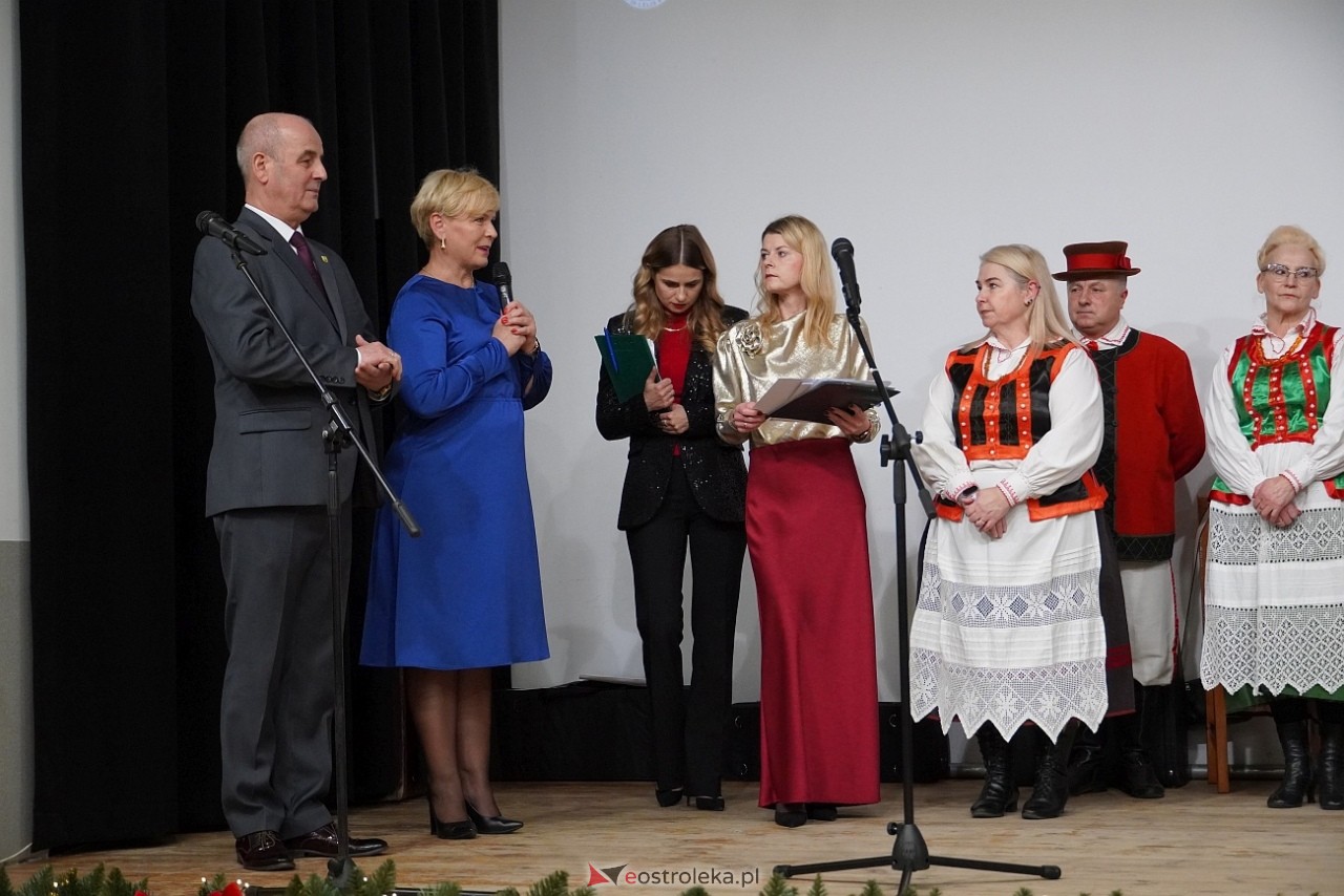 Spotkanie opłatkowe dla mieszkańców gminy Lelis [22.12.2024] - zdjęcie #35 - eOstroleka.pl