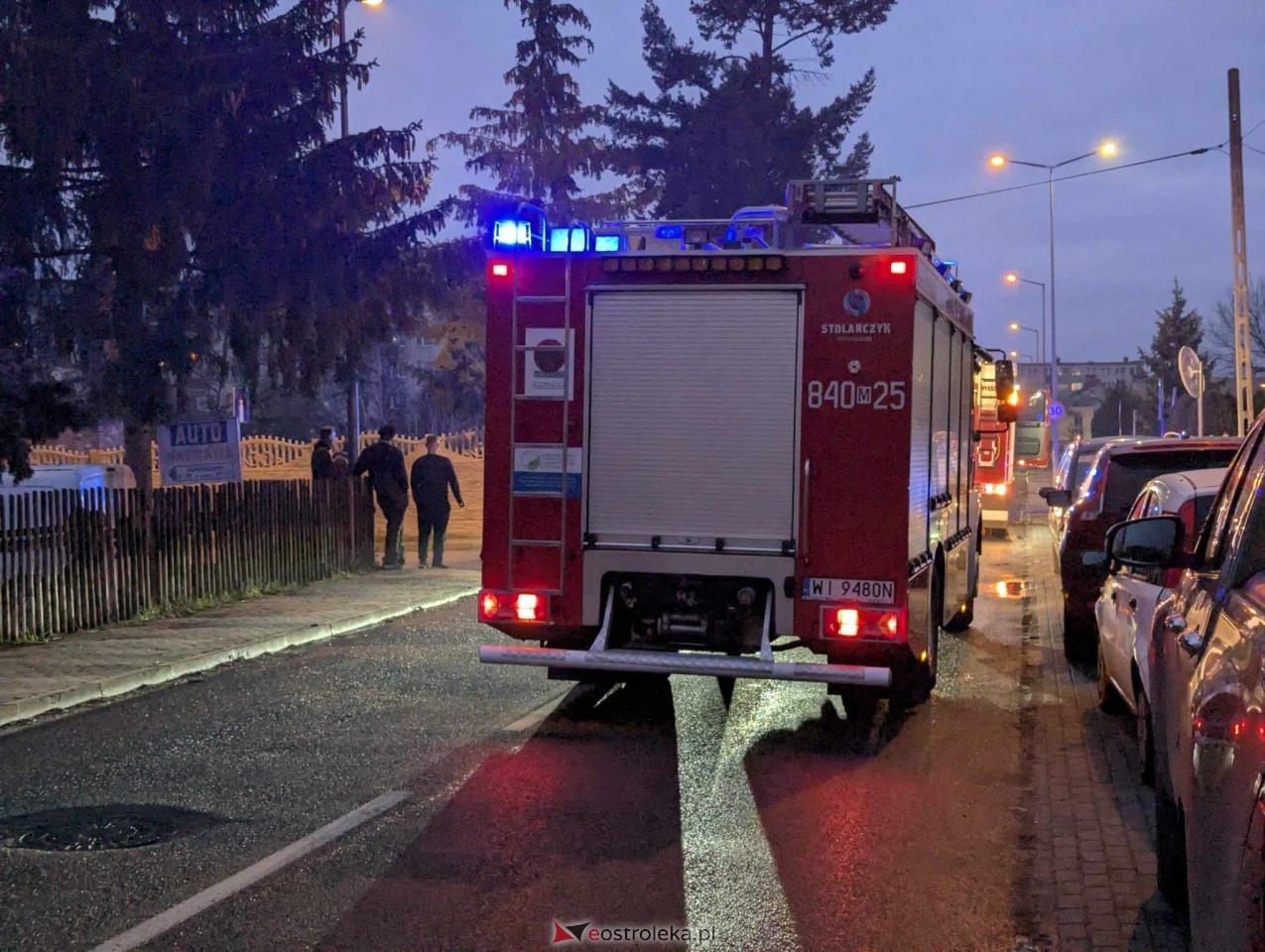 Jednostki gaśnicze w akcji na Poznańskiej [23.12.2024] - zdjęcie #12 - eOstroleka.pl