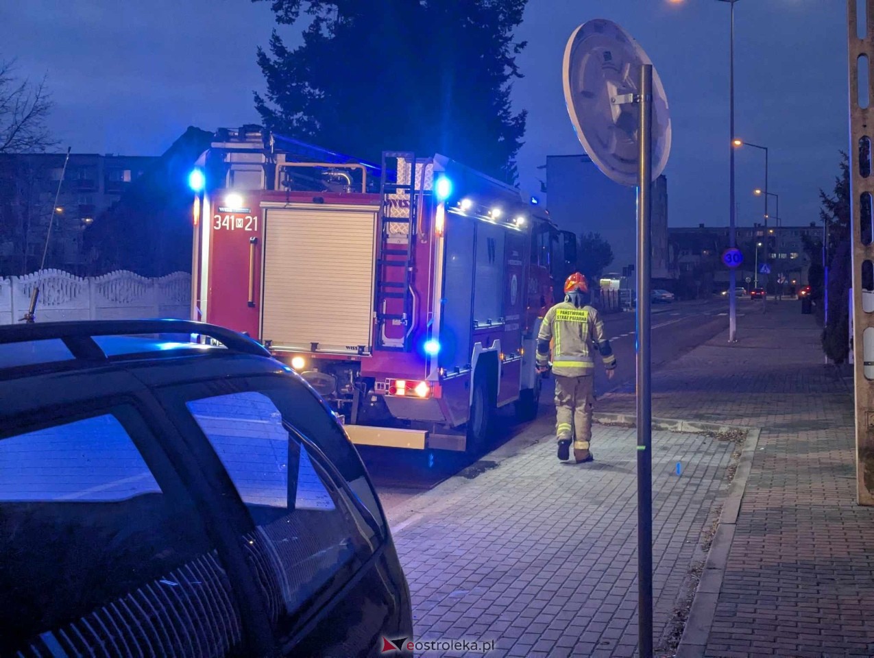 Jednostki gaśnicze w akcji na Poznańskiej [23.12.2024] - zdjęcie #5 - eOstroleka.pl
