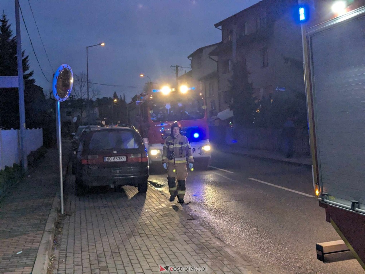 Jednostki gaśnicze w akcji na Poznańskiej [23.12.2024] - zdjęcie #4 - eOstroleka.pl