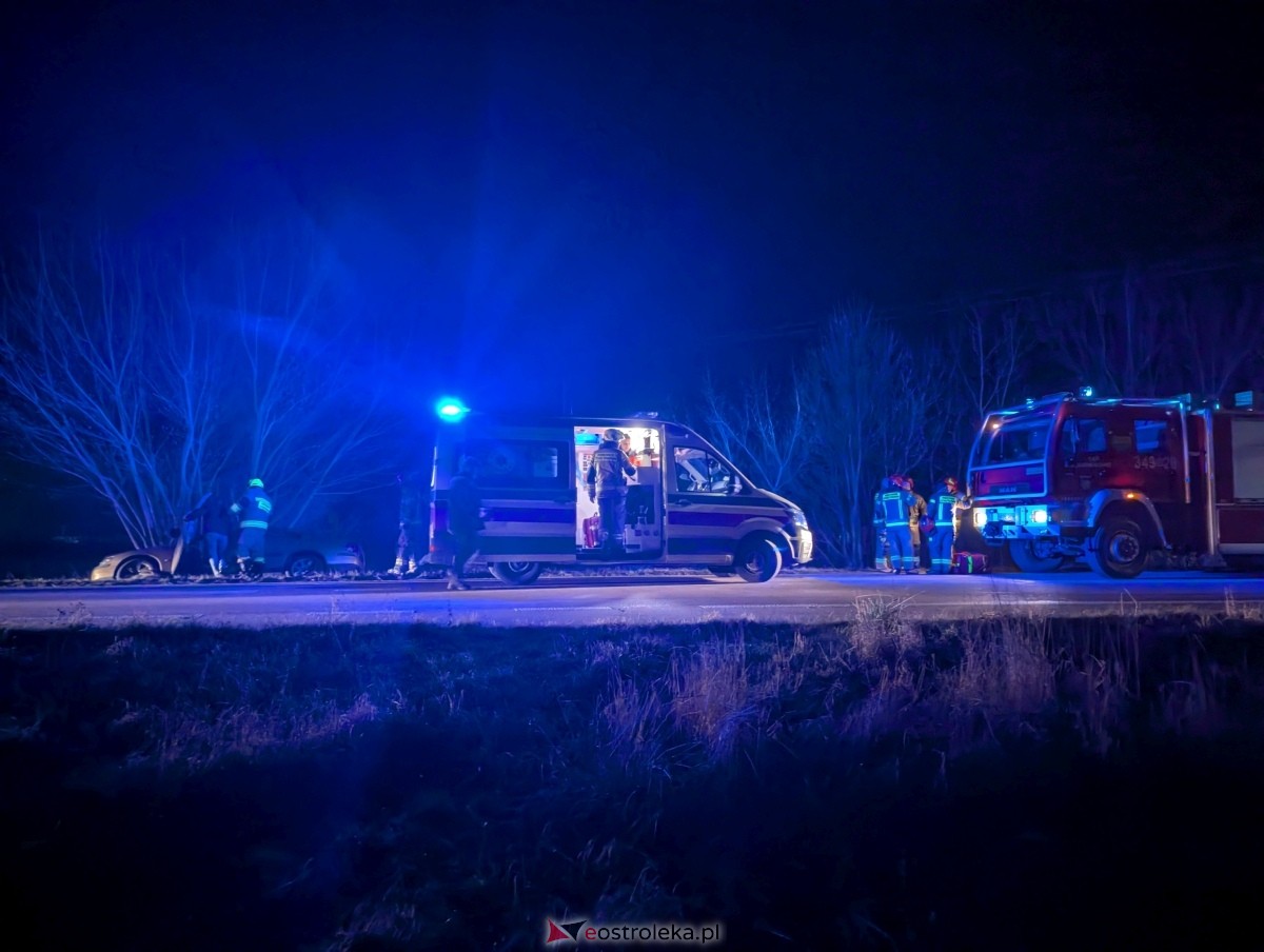 Wypadek w Czarnotrzewiu [23.12.2024] - zdjęcie #14 - eOstroleka.pl