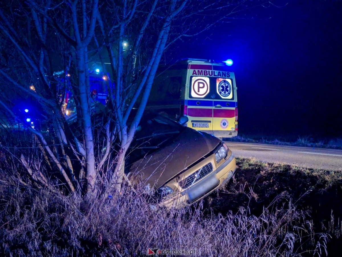 Wypadek w Czarnotrzewiu [23.12.2024] - zdjęcie #2 - eOstroleka.pl