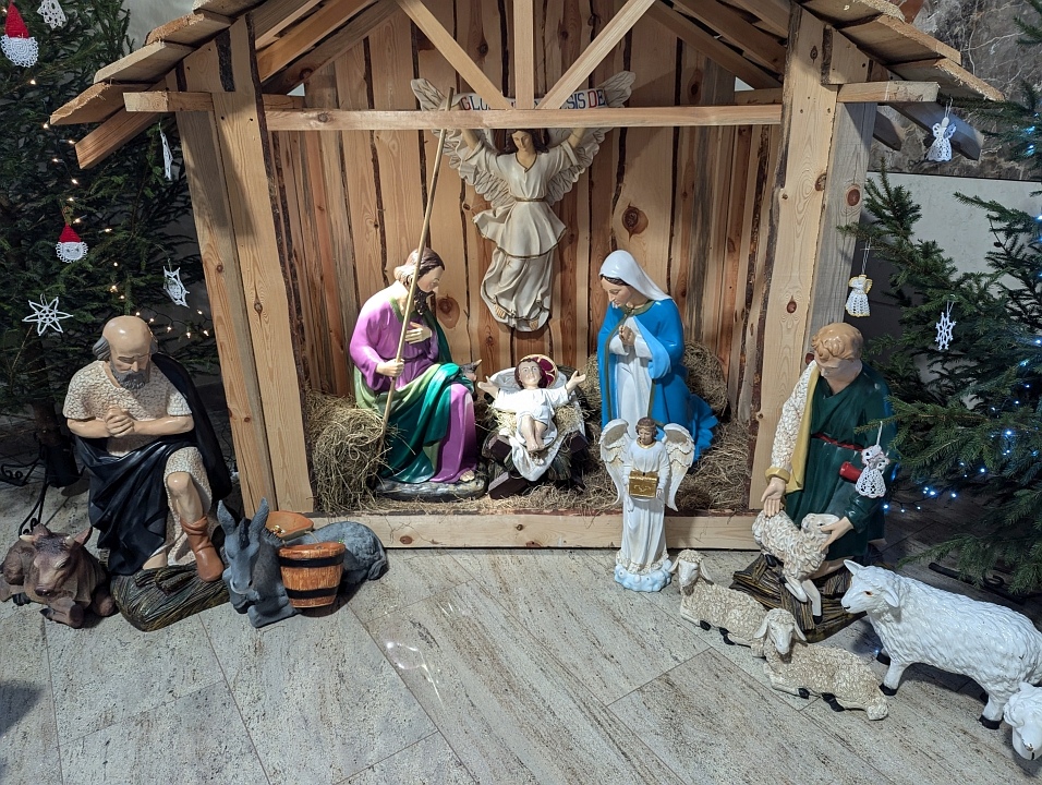 Bożonarodzeniowe szopki w kościołach w Ostrołęce i Rzekuniu [25.12.2024] - zdjęcie #34 - eOstroleka.pl