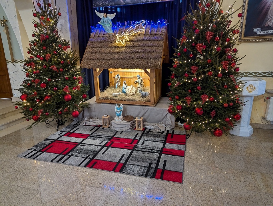 Bożonarodzeniowe szopki w kościołach w Ostrołęce i Rzekuniu [25.12.2024] - zdjęcie #32 - eOstroleka.pl