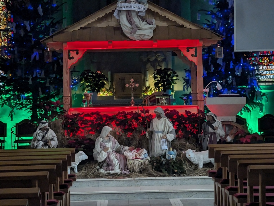 Bożonarodzeniowe szopki w kościołach w Ostrołęce i Rzekuniu [25.12.2024] - zdjęcie #25 - eOstroleka.pl