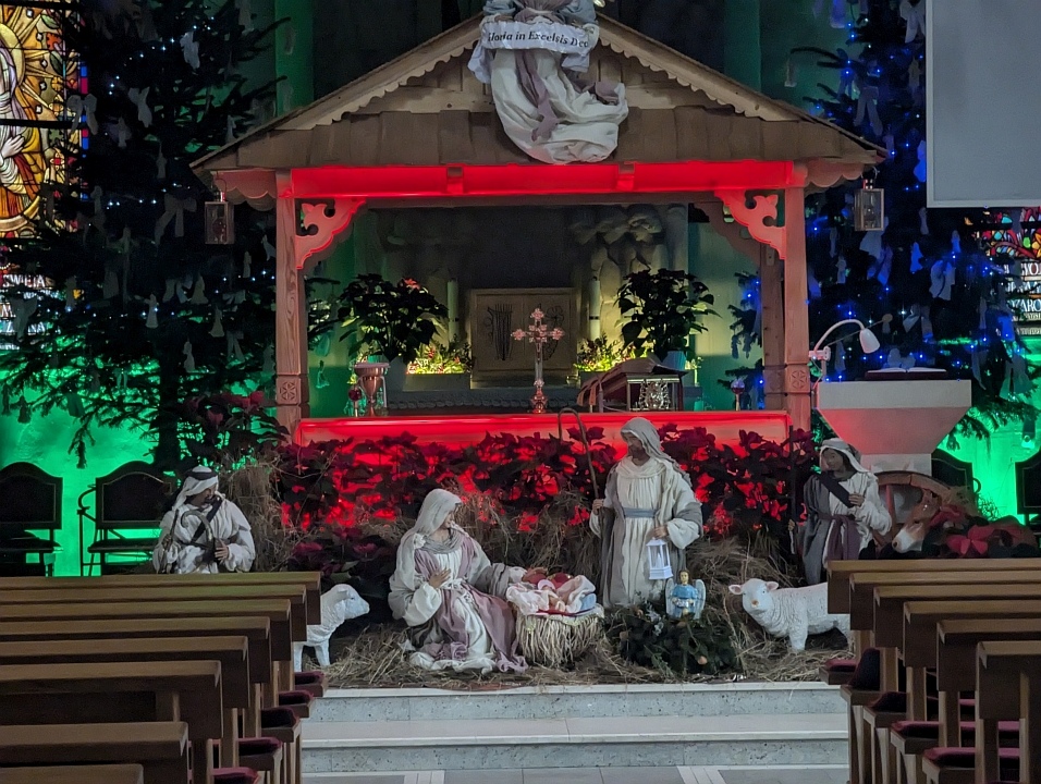 Bożonarodzeniowe szopki w kościołach w Ostrołęce i Rzekuniu [25.12.2024] - zdjęcie #24 - eOstroleka.pl