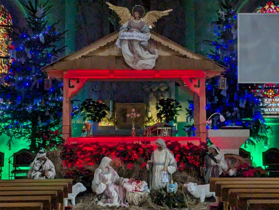 Bożonarodzeniowe szopki w kościołach w Ostrołęce i Rzekuniu [25.12.2024] - zdjęcie #20 - eOstroleka.pl