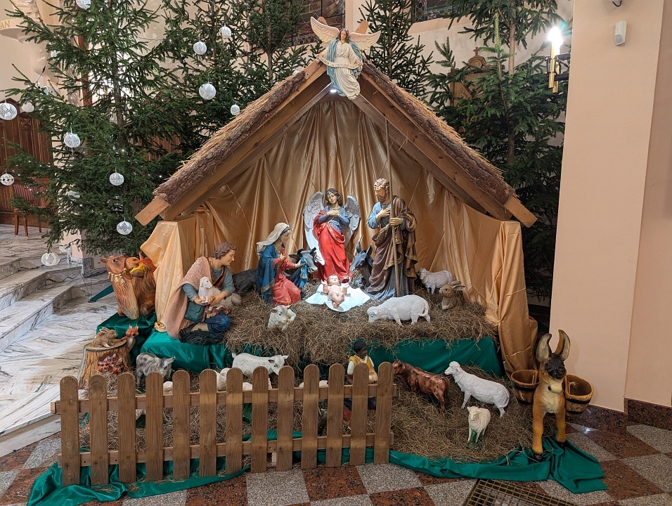 Bożonarodzeniowe szopki w kościołach w Ostrołęce i Rzekuniu [25.12.2024] - zdjęcie #5 - eOstroleka.pl