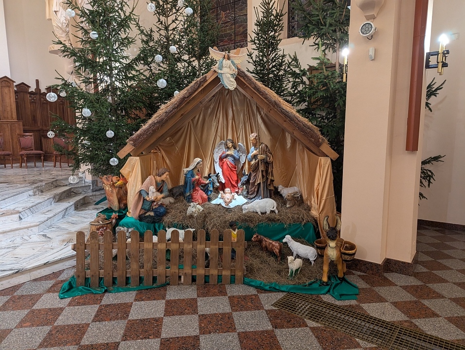 Bożonarodzeniowe szopki w kościołach w Ostrołęce i Rzekuniu [25.12.2024] - zdjęcie #1 - eOstroleka.pl